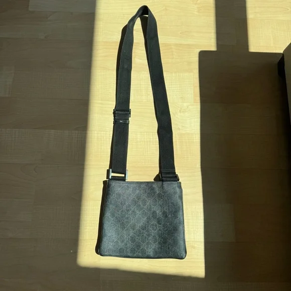 Gucci Supreme Small Crossbody Bag - Picture 2 of 14